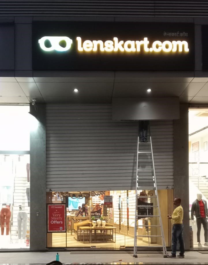 Rolling shutter repair - Lenskart showroom, Pune